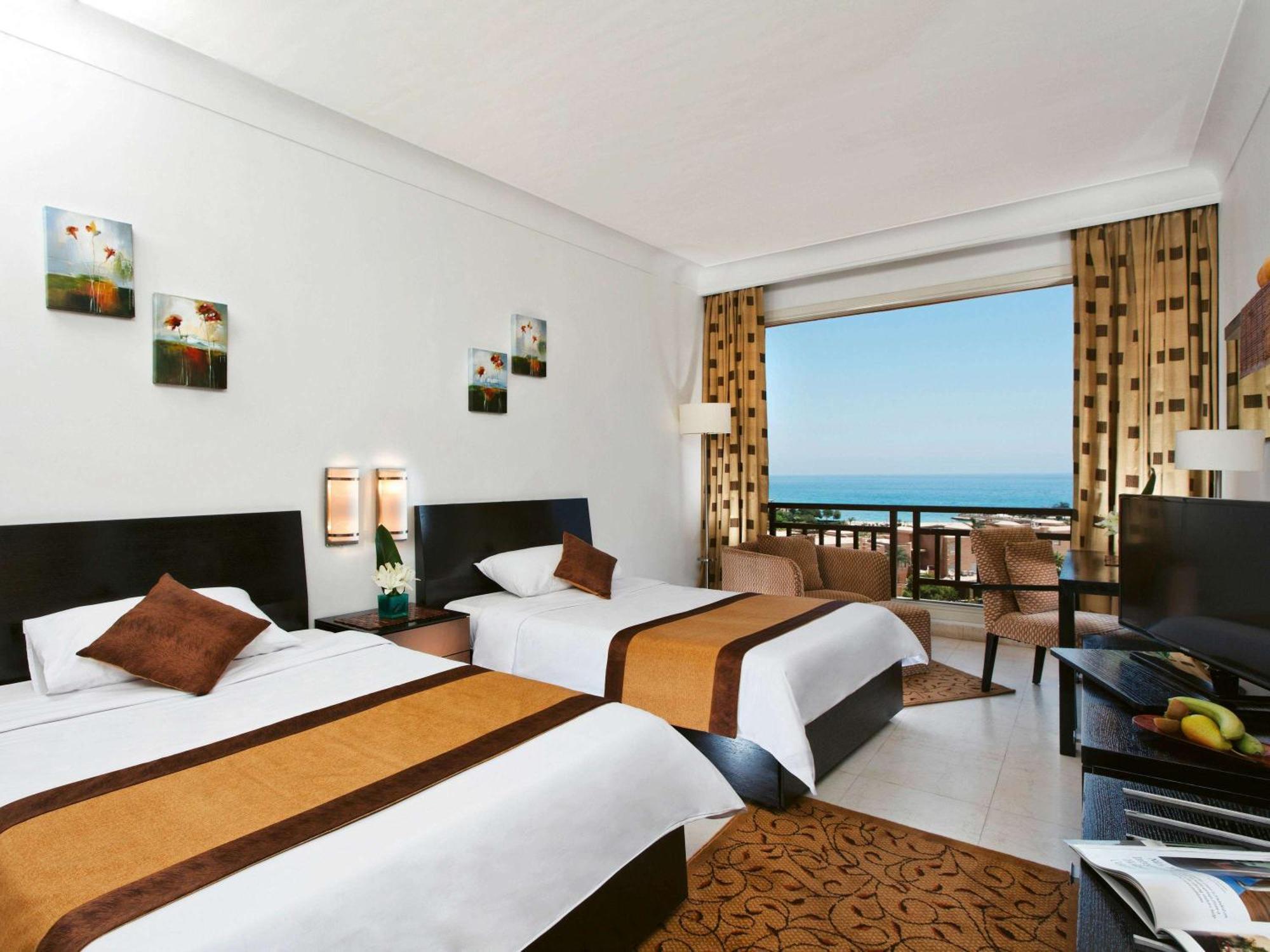 Moevenpick Resort El Sokhna Ain Sukhna Dış mekan fotoğraf A room at the hotel