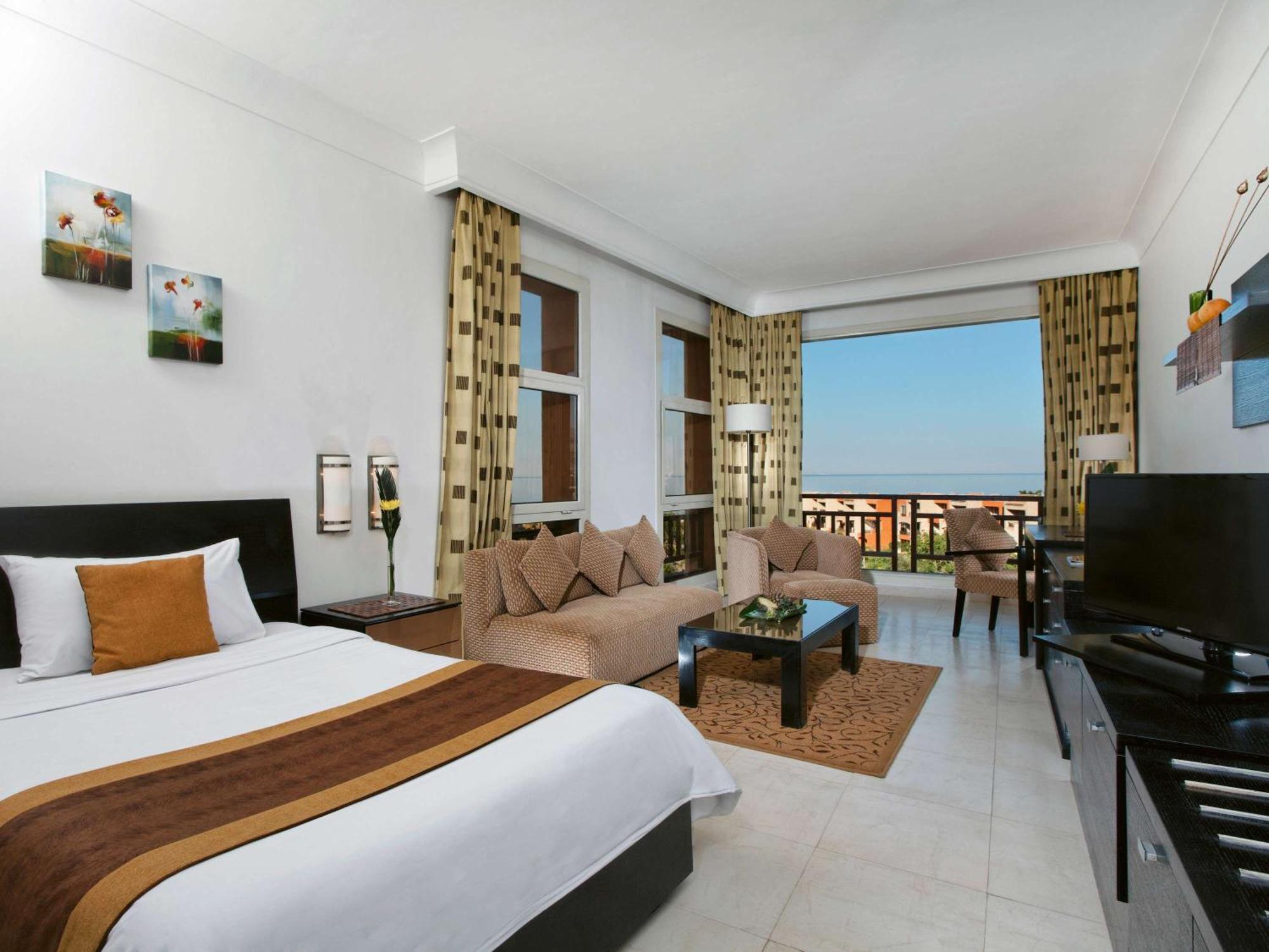 Moevenpick Resort El Sokhna Ain Sukhna Dış mekan fotoğraf A room at the hotel