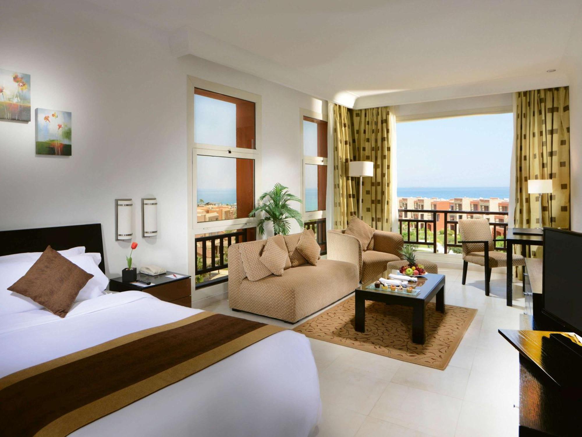 Moevenpick Resort El Sokhna Ain Sukhna Dış mekan fotoğraf A suite at the Hilton Sharm El Sheikh