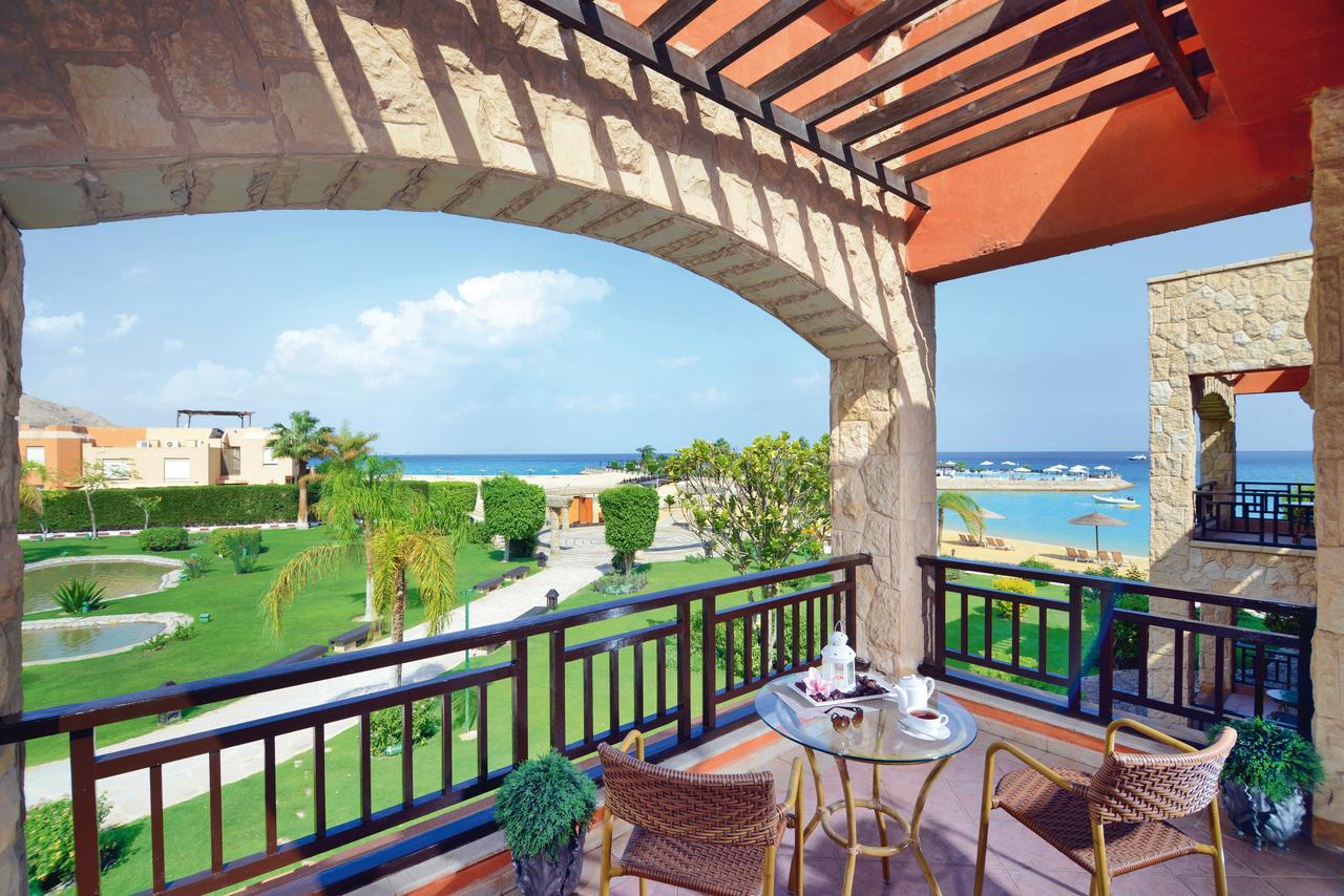 Moevenpick Resort El Sokhna Ain Sukhna Dış mekan fotoğraf View from a balcony